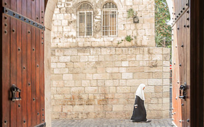 #10_Nun walking the Via Dolorosa_1050
